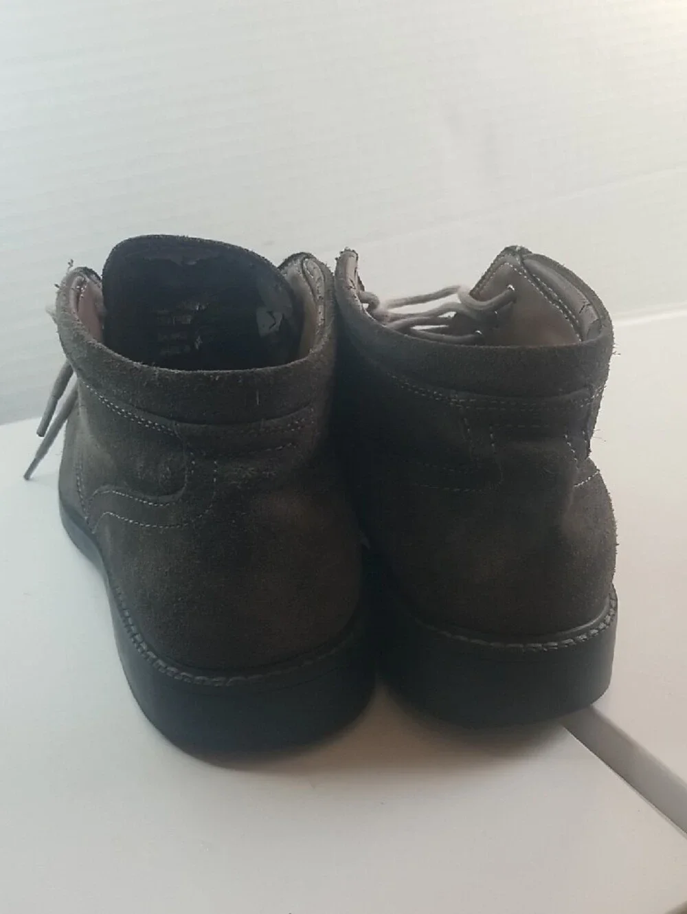 G.H. Bass & Co. Men's Dark Brown Suede Chukka Boots